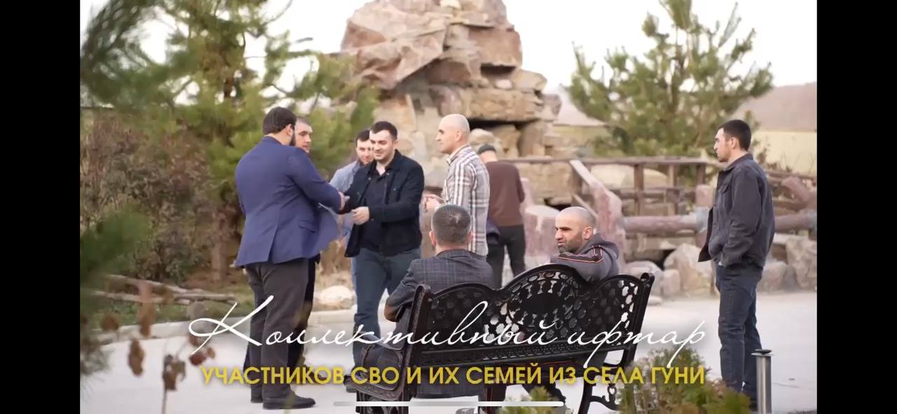 Участник отбора на программу "Доблесть гор" Юсуп Салибиев принял участие в коллективном ифтаре, организованном участниками специальной военной операции.