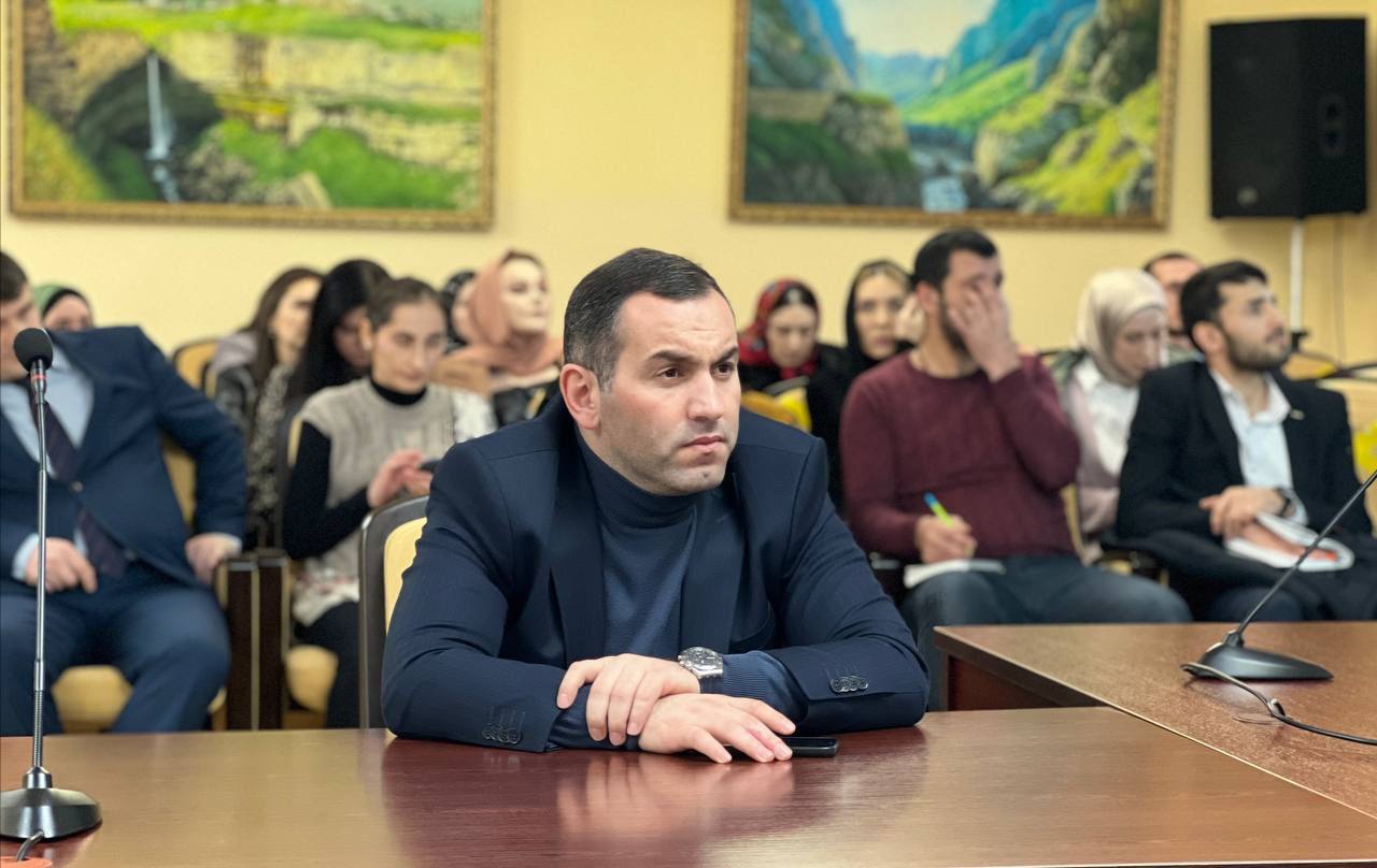 Член общественного совета республиканской программы развития «Доблесть гор», спецкор ТАСС Гянжеви Гаджибалаев: