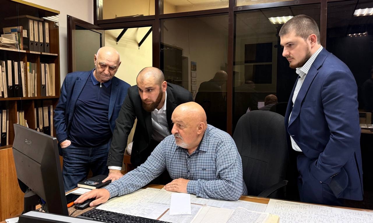 Участник проекта «Доблесть гор» Магомедрасул Магомедов в рамках стажировки в Минэнерго Дагестана посетил с ознакомительным визитом филиал «Дагэнерго» и Региональное диспетчерское управление энергосистемы республики