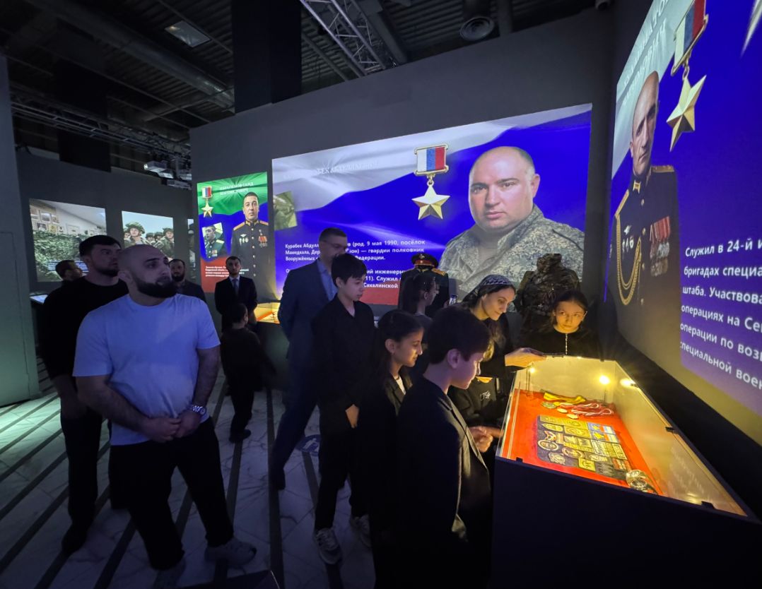 Участники программы «Доблесть гор» посетили мультимедийную выставку «Поколение героев» в Историческом парке «Россия - моя история»