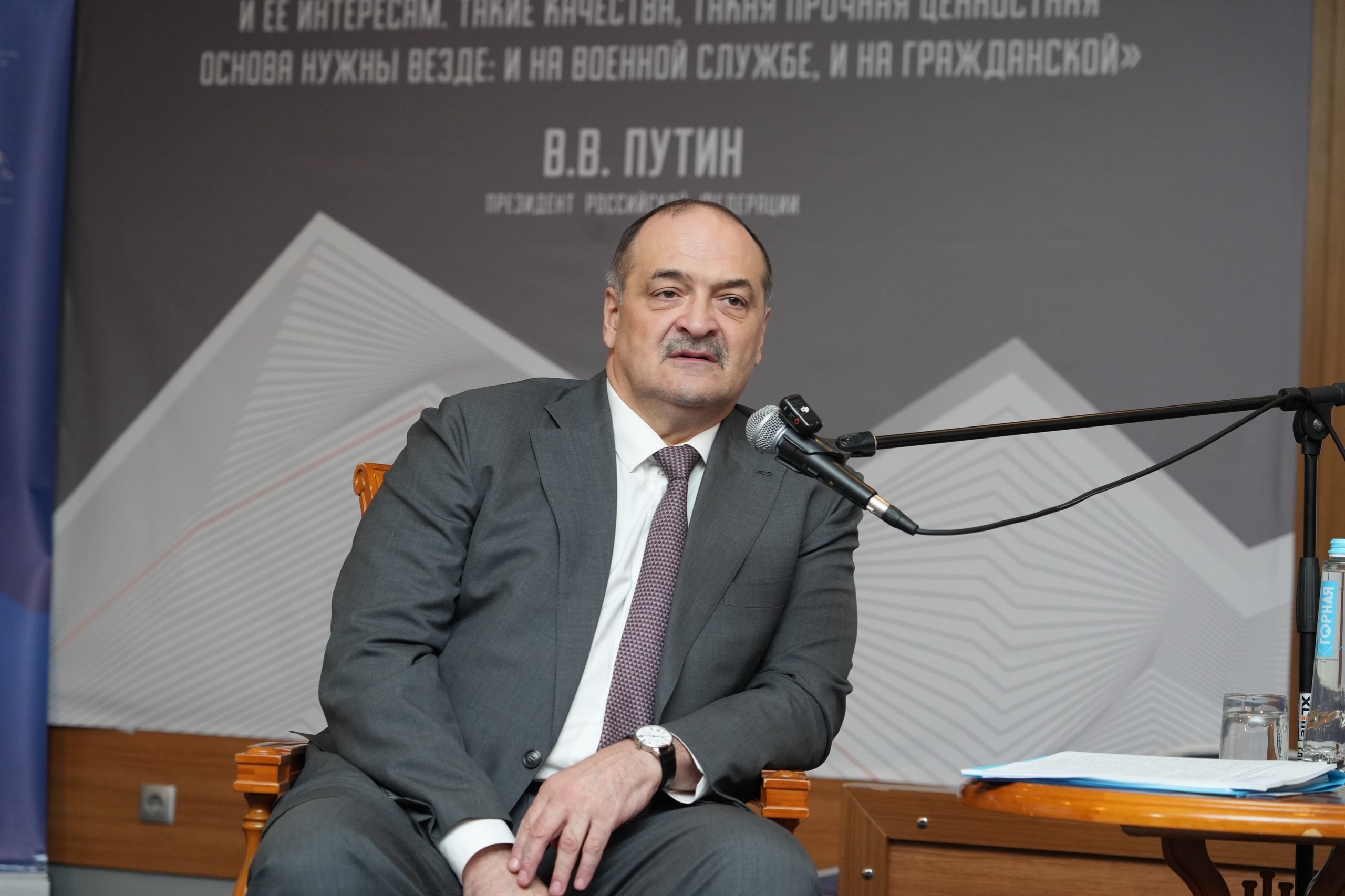 Сергей Меликов проводит встречу с участниками республиканской программы развития «Доблесть гор».